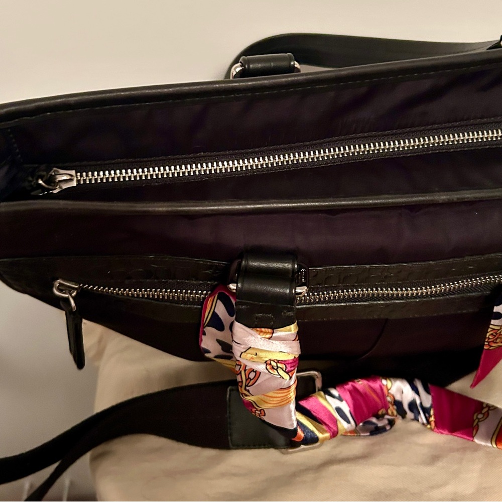 Coach “Glow Up” Julia Opt Art Vintage carry all. - Picture 12 of 14